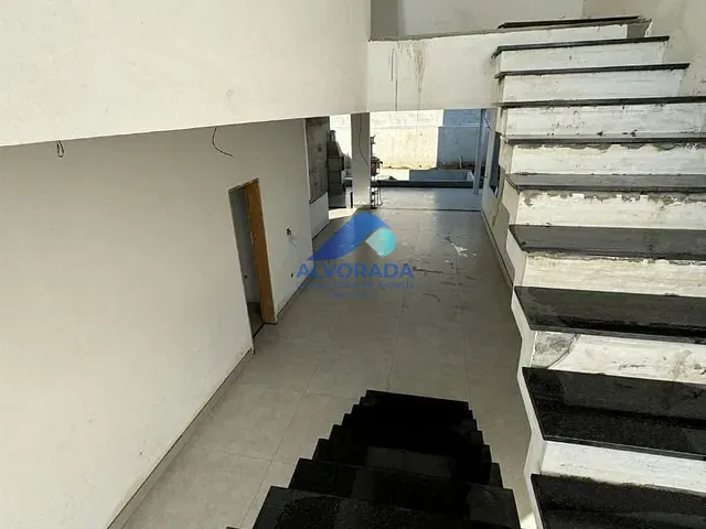 Sobrado com 250m² 4 quartos e 1 banheiro, à venda, no bairro Jardim das Flores em São José dos Campos