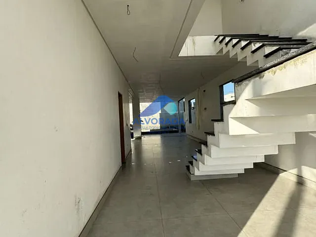 Sobrado com 250m² 4 quartos e 1 banheiro, à venda, no bairro Jardim das Flores em São José dos Campos