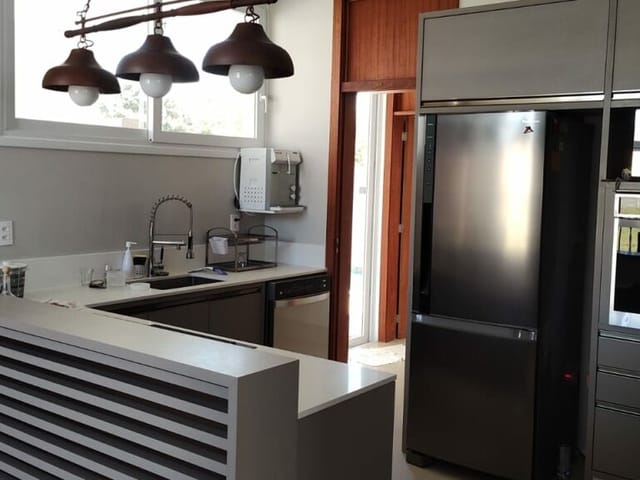 Sobrado com 360m² 4 quartos e 5 banheiros, à venda, no bairro Vargem Grande em Florianópolis