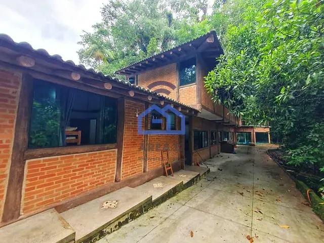 Sobrado com 3500m² 3 quartos e 6 banheiros, à venda, no bairro Cantagalo em Caraguatatuba
