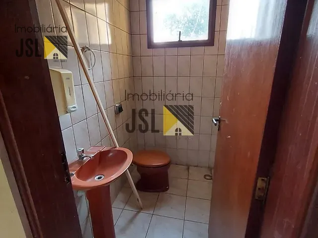 Sobrado com 150m², para alugar, no bairro Vila São João em Caçapava