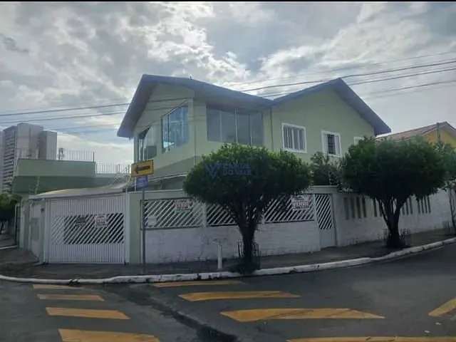 Sobrado 7 quartos e 4 banheiros, à venda, no bairro Jardim das Indústrias em São José dos Campos