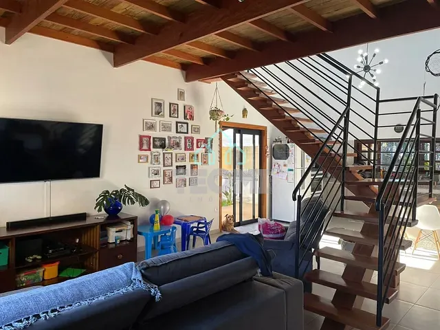 Sobrado com 900m² 3 quartos e 2 banheiros, à venda, no bairro Barreiro em Taubaté