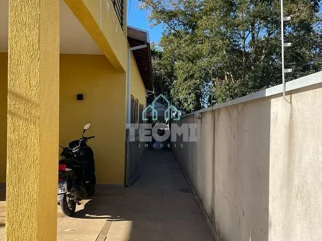 Sobrado com 900m² 3 quartos e 2 banheiros, à venda, no bairro Barreiro em Taubaté
