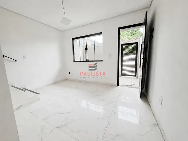 Sobrado 2 quartos e 2 banheiros, à venda, no bairro Parque São Vicente em São Vicente