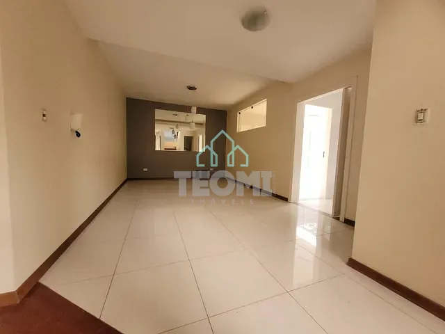 Sobrado com 276m² 4 quartos e 3 banheiros, à venda, no bairro Vila Jaboticabeira em Taubaté