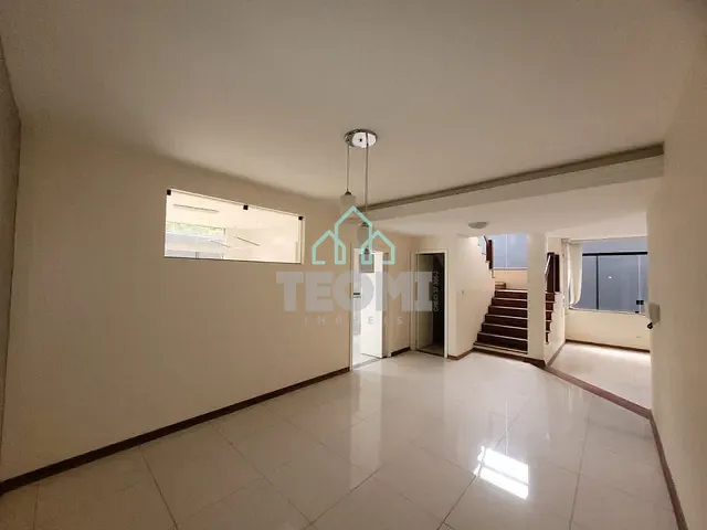 Sobrado com 276m² 4 quartos e 3 banheiros, à venda, no bairro Vila Jaboticabeira em Taubaté