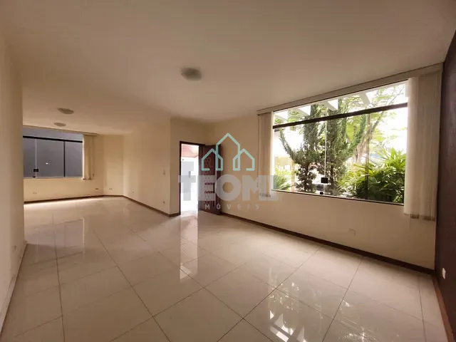 Sobrado com 276m² 4 quartos e 3 banheiros, à venda, no bairro Vila Jaboticabeira em Taubaté