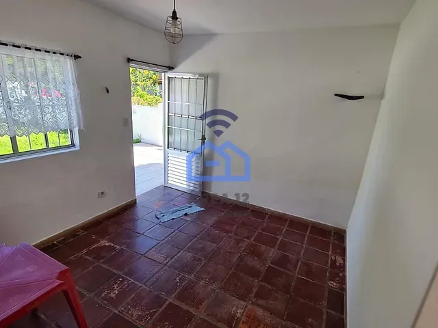 Sobrado com 280m² 4 quartos e 2 banheiros, à venda, no bairro Massaguaçu em Caraguatatuba