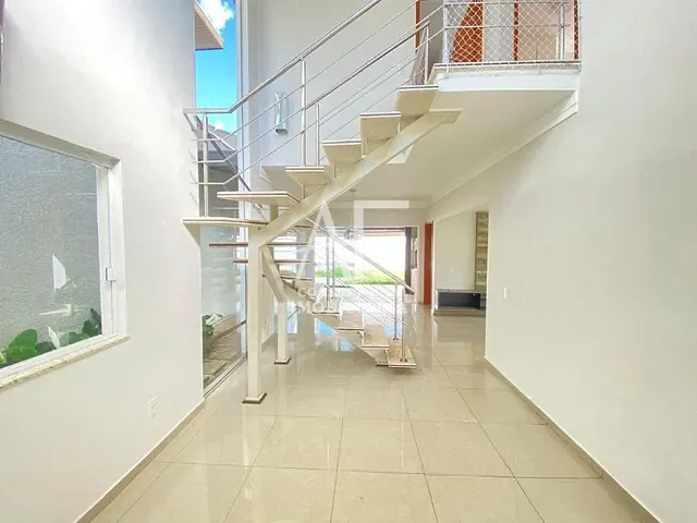 Sobrado com 250m² 3 quartos e 3 banheiros, à venda, no bairro Jardim Hípica Pinheiro em Taubaté