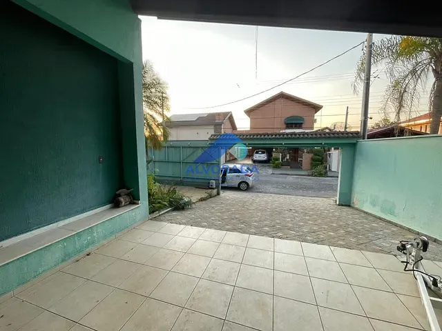 Sobrado com 360m² 4 quartos e 2 banheiros, à venda, no bairro Jardim das Colinas em São José dos Campos