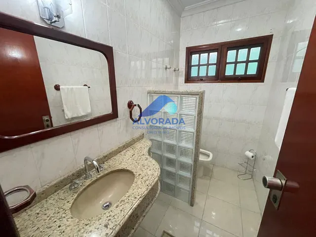 Sobrado com 360m² 4 quartos e 2 banheiros, à venda, no bairro Jardim das Colinas em São José dos Campos