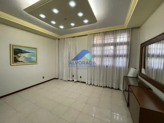 Sobrado com 360m² 4 quartos e 2 banheiros, à venda, no bairro Jardim das Colinas em São José dos Campos