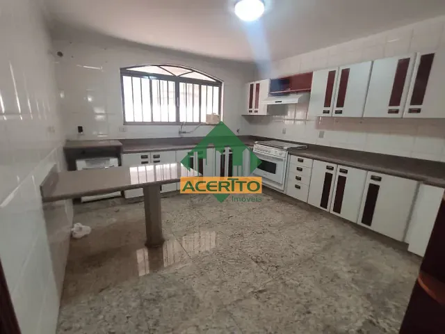 Sobrado com 300m² 4 quartos e 4 banheiros, à venda, no bairro Bairro das Bandeiras em Araçatuba