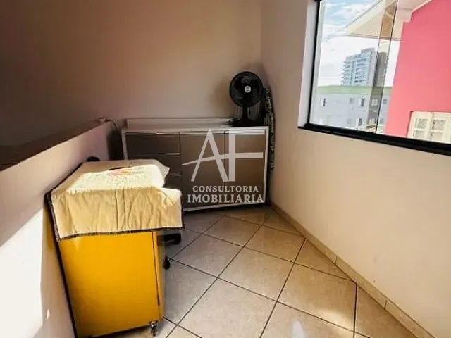Sobrado com 300m² 4 quartos e 5 banheiros, à venda, no bairro Esplanada Independência em Taubaté