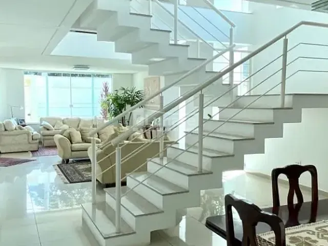 Sobrado com 450m² 4 quartos e 6 banheiros, à venda, no bairro Vila Nova Socorro em Mogi das Cruzes