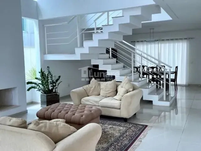 Sobrado com 450m² 4 quartos e 6 banheiros, à venda, no bairro Vila Nova Socorro em Mogi das Cruzes
