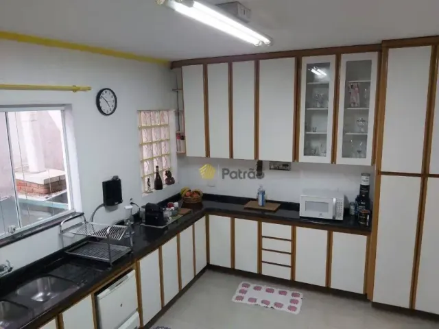 Sobrado 3 quartos e 5 banheiros, para alugar, no bairro Vila Scarpelli em Santo André