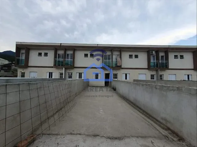 Sobrado com 150m² 2 quartos e 3 banheiros, à venda, no bairro Massaguaçu em Caraguatatuba