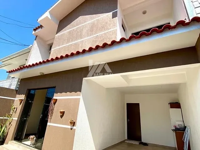 Sobrado com 126m² 3 quartos e 3 banheiros, à venda, no bairro Jardim Carvalho em Ponta Grossa