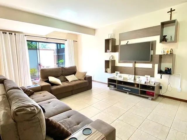 Sobrado com 126m² 3 quartos e 3 banheiros, à venda, no bairro Jardim Carvalho em Ponta Grossa