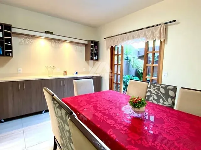 Sobrado com 126m² 3 quartos e 3 banheiros, à venda, no bairro Jardim Carvalho em Ponta Grossa