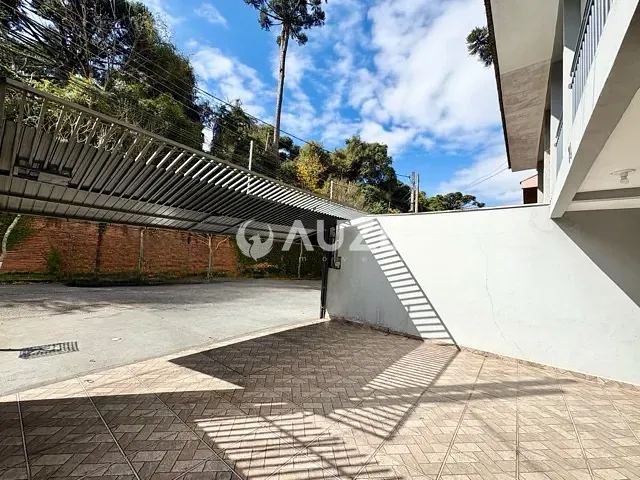 Sobrado com 124m² 3 quartos e 3 banheiros, à venda, no bairro Uberaba em Curitiba