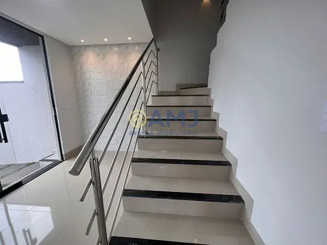 Sobrado com 150m² 3 quartos e 4 banheiros, à venda, no bairro Setor Três Marias em Goiânia