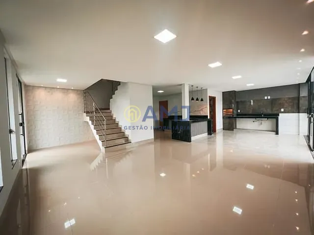 Sobrado com 150m² 3 quartos e 4 banheiros, à venda, no bairro Setor Três Marias em Goiânia