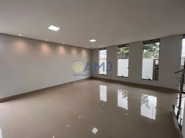 Sobrado com 150m² 3 quartos e 4 banheiros, à venda, no bairro Setor Três Marias em Goiânia