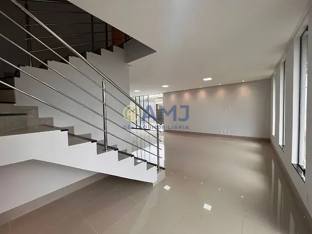 Sobrado com 150m² 3 quartos e 4 banheiros, à venda, no bairro Setor Três Marias em Goiânia