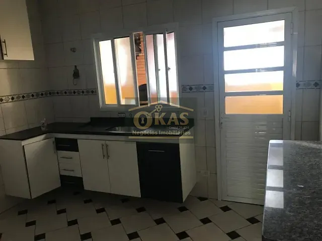 Sobrado com 90m² 2 quartos e 2 banheiros, à venda, no bairro Vila Perracini em Poá