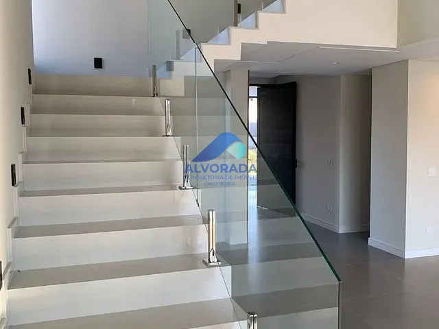 Sobrado com 640m² 5 quartos e 6 banheiros, à venda, no bairro Urbanova em São José dos Campos