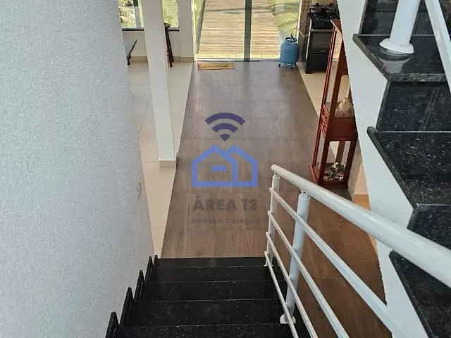 Sobrado com 300m² 4 quartos e 2 banheiros, à venda, no bairro Massaguaçu em Caraguatatuba