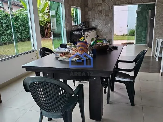 Sobrado com 300m² 4 quartos e 2 banheiros, à venda, no bairro Massaguaçu em Caraguatatuba