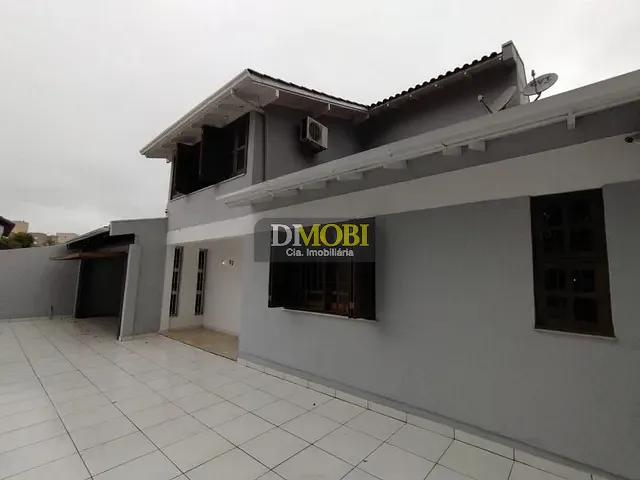 Sobrado com 500m² 4 quartos e 3 banheiros, para alugar, no bairro Centro em Gravataí