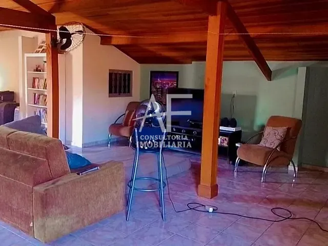 Sobrado com 273m² 3 quartos e 2 banheiros, à venda, no bairro Vila São José em Taubaté