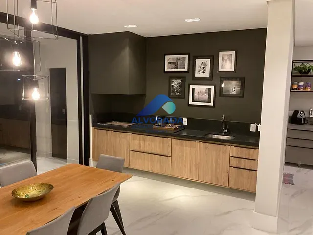Sobrado com 451m² 4 quartos e 5 banheiros, à venda, no bairro Urbanova em São José dos Campos