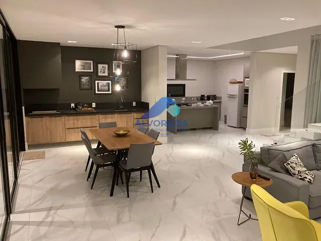 Sobrado com 451m² 4 quartos e 5 banheiros, à venda, no bairro Urbanova em São José dos Campos