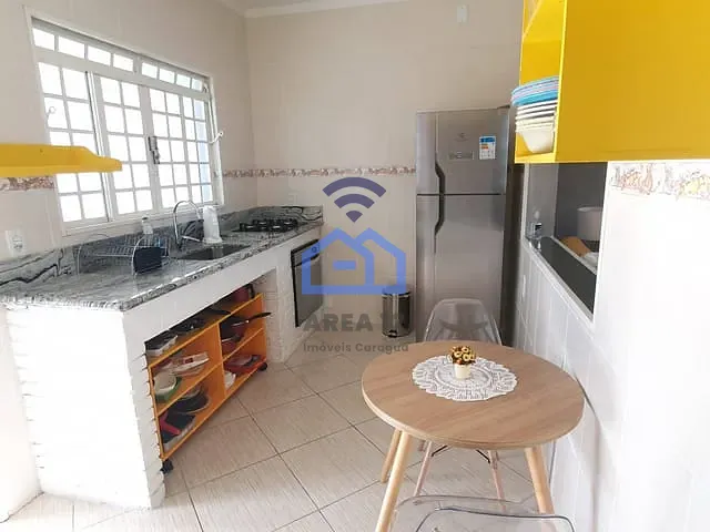 Sobrado com 300m² 2 quartos e 2 banheiros, à venda, no bairro Indaiá em Caraguatatuba