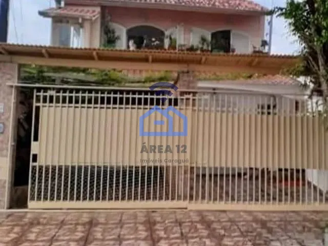 Sobrado com 300m² 4 quartos e 2 banheiros, à venda, no bairro Jardim Aruan em Caraguatatuba