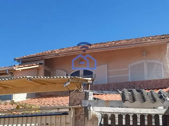 Sobrado com 300m² 4 quartos e 2 banheiros, à venda, no bairro Jardim Aruan em Caraguatatuba