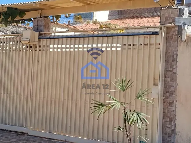 Sobrado com 300m² 4 quartos e 2 banheiros, à venda, no bairro Jardim Aruan em Caraguatatuba