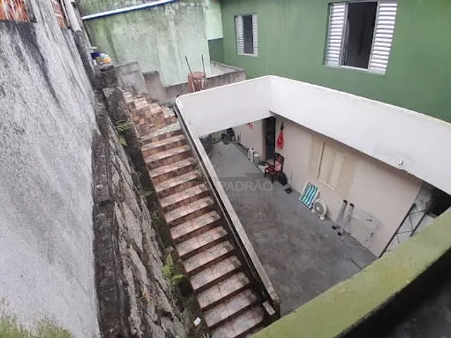 Sobrado com 259m² 5 quartos e 2 banheiros, à venda, no bairro Jardim Santa Lídia em Mauá