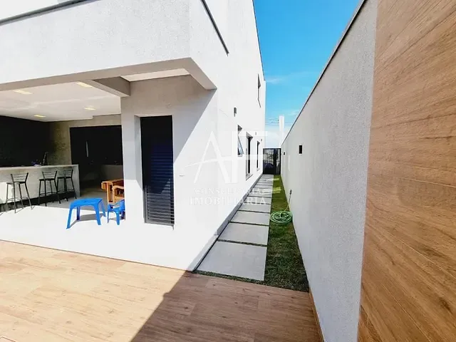 Sobrado com 300m² 3 quartos e 4 banheiros, à venda, no bairro Condomínio Ouro Ville em Taubaté