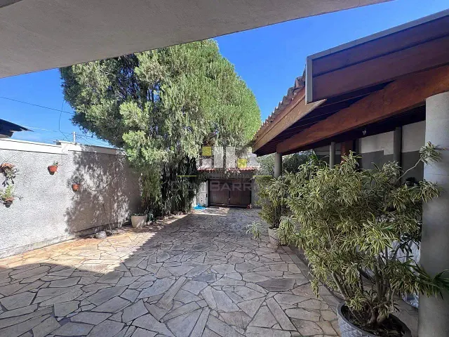 Sobrado com 250m² 3 quartos e 2 banheiros, à venda, no bairro Vila Carlota em Sumaré
