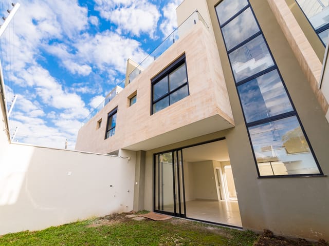 Foto do Sobrado - EXCELENTE SOBRADO ALTO PADRAO COM 03 QUARTOS SENDO 01 SUITE NO GUABIROTUBA | Auze Imóveis