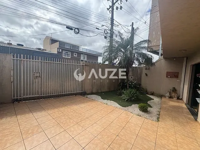 Sobrado com 170m² 3 quartos e 2 banheiros, à venda, no bairro Sítio Cercado em Curitiba