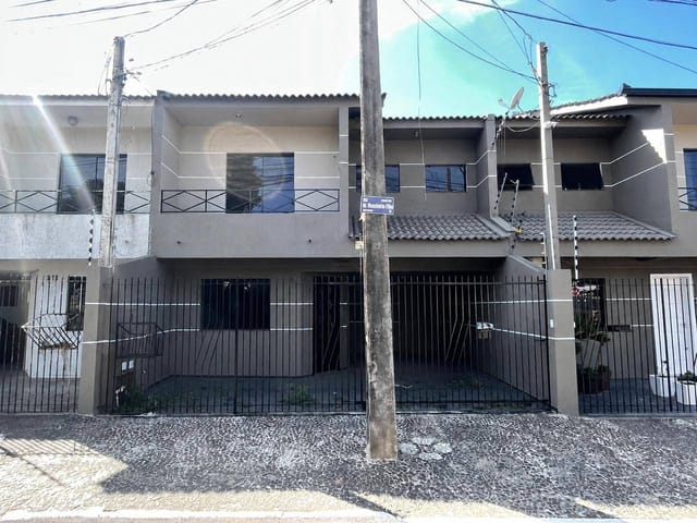Locação - Sobrado com 3 quartos (sendo 1 suíte), 1 vaga, 120 m², Churrasqueira, Próximo à UniCesumar - Oficinas, Ponta Grossa.
