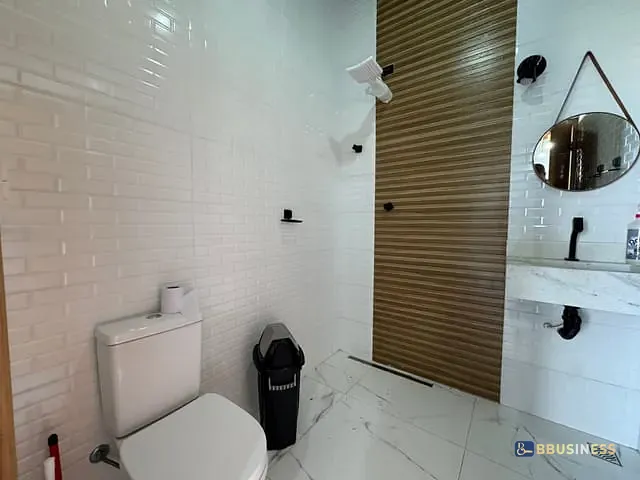 Sobrado com 480m² 4 quartos e 3 banheiros, à venda, no bairro Indaiá em Bertioga